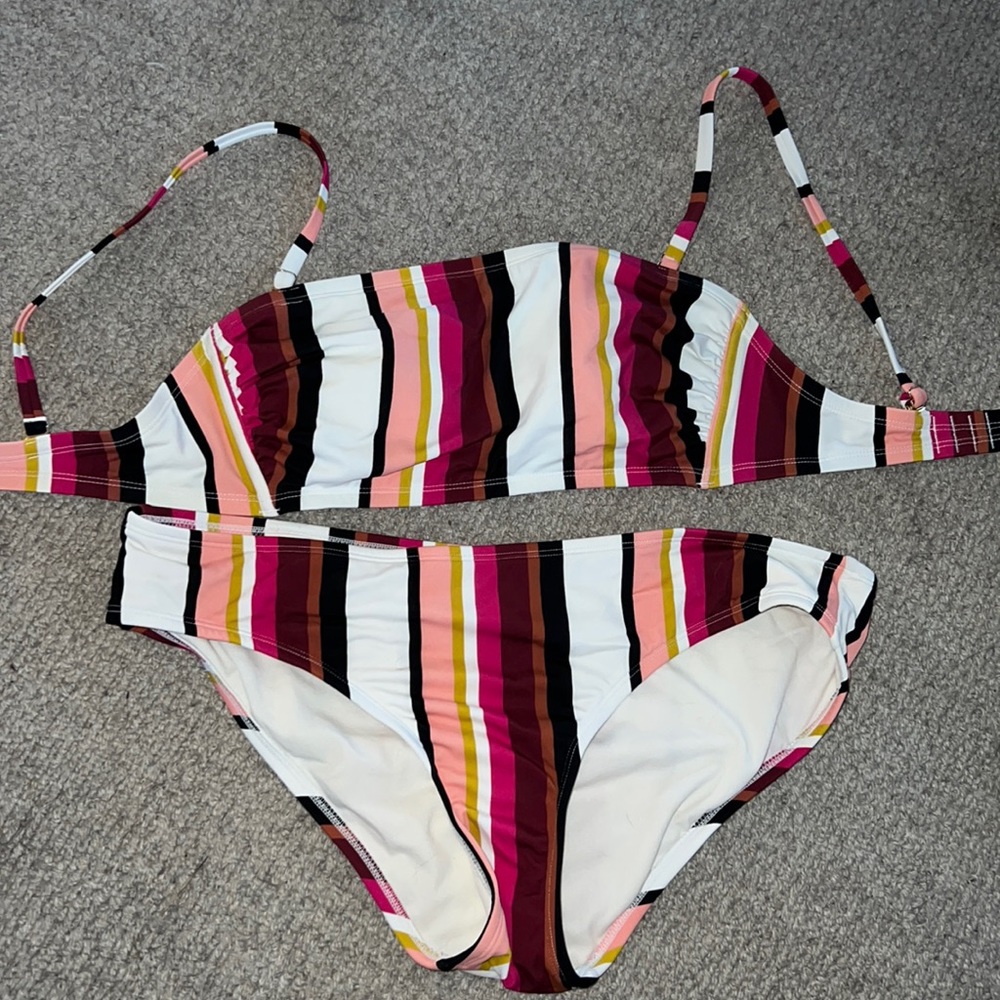 Kona Sol (got it at Target) Bikini Top (D/DD) with bikini bottoms (XL)